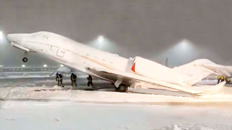 Nevada intensa congela aviones a punto de despegar en Alemania