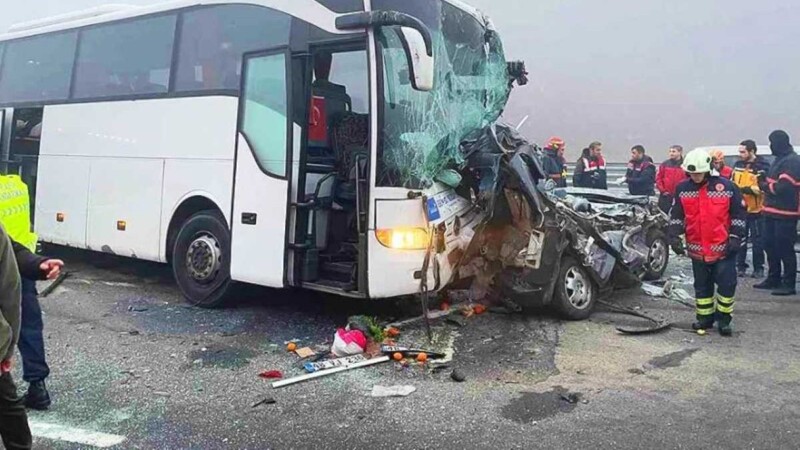 Densa neblina causa trágico accidente carretero en Turquía