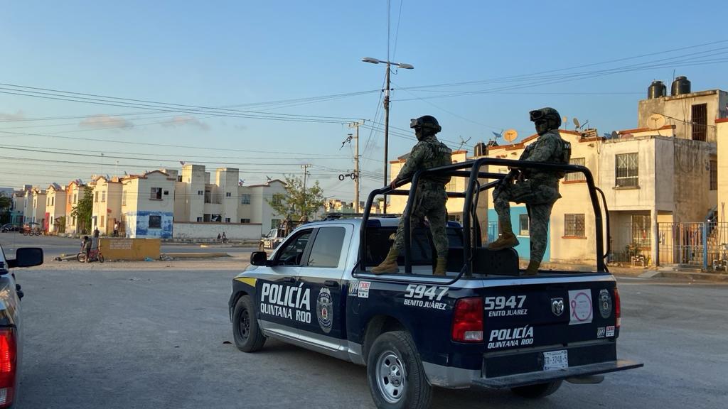 Detienen a mototaxista de Cancún por disparos de arma de fuego; la Policía atendió un reporte desde Villas Otoch Paraíso al número 911.