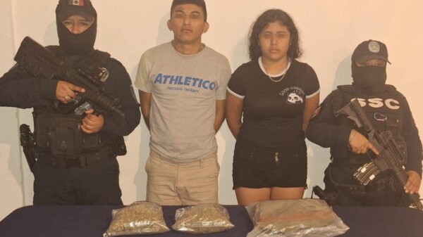 Detienen con paquetes de marihuana a dos jóvenes en Playa del Carmen