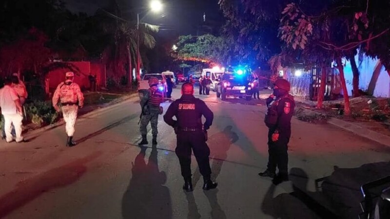 Ejecutan a un hombre en un puesto de tacos en la Colosio de Playa del Carmen