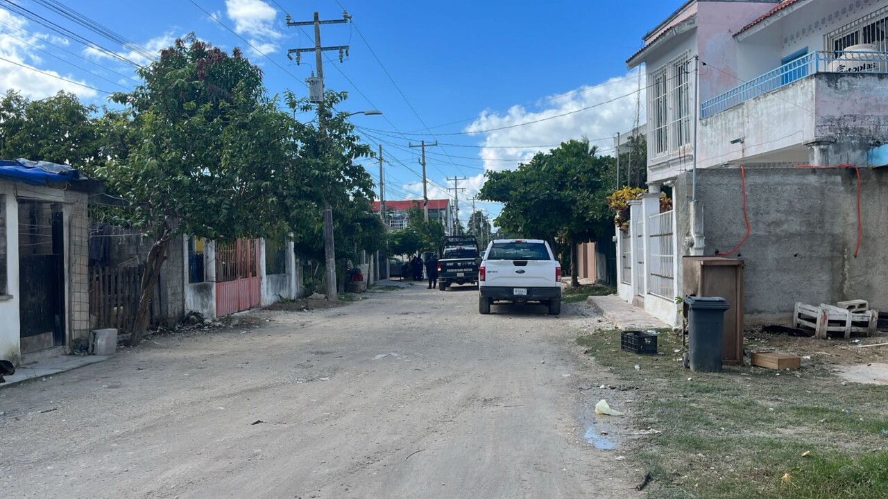 Ejecutan a una pareja en la colonia Nueva Amanecer de Cancún; una bebé fue hallada al interior de la vivienda en la que se perpetró el ataque.