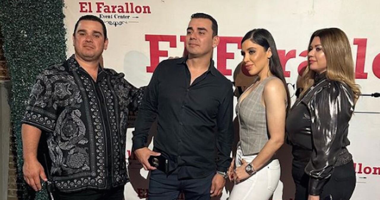 Apenas salió de prisión y se fue de fiesta, en la imagen Emma Coronel durante la fiesta del 15 de Septiembre de 2023 en Los Ángeles, en un antro llamado El Farallón.