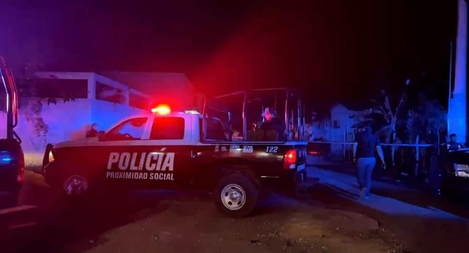 En Chetumal ejecutan a un hombre frente a su mamá; la víctima recibió tres impactos de armas de grueso calibre por un motosicario.