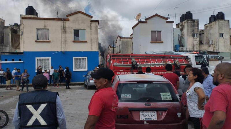 Explota tanque de gas en una vivienda de Villas Otoch Paraíso en Cancún (VIDEOS)