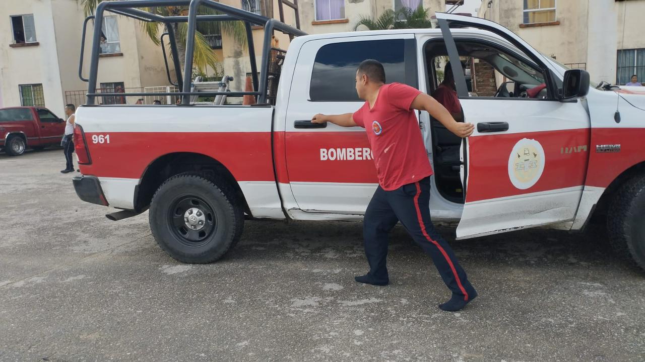 Explota tanque de gas en una vivienda de Villas Otoch Paraíso en Cancún (VIDEOS); hasta el momento se desconoce si hay personas lesionadas.