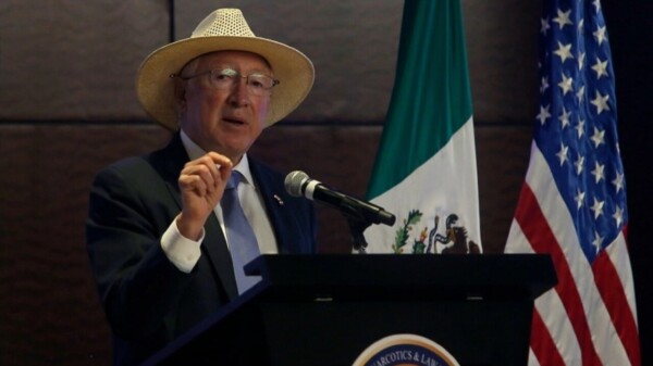 Anuncia Ken Salazar inversión por 2 mil 200 mdd en Sinaloa