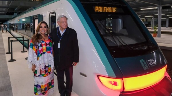 Mara Lezama acompaña a al presidente López Obrador en inauguración del tramo Cancún-Palenque del Tren Maya.