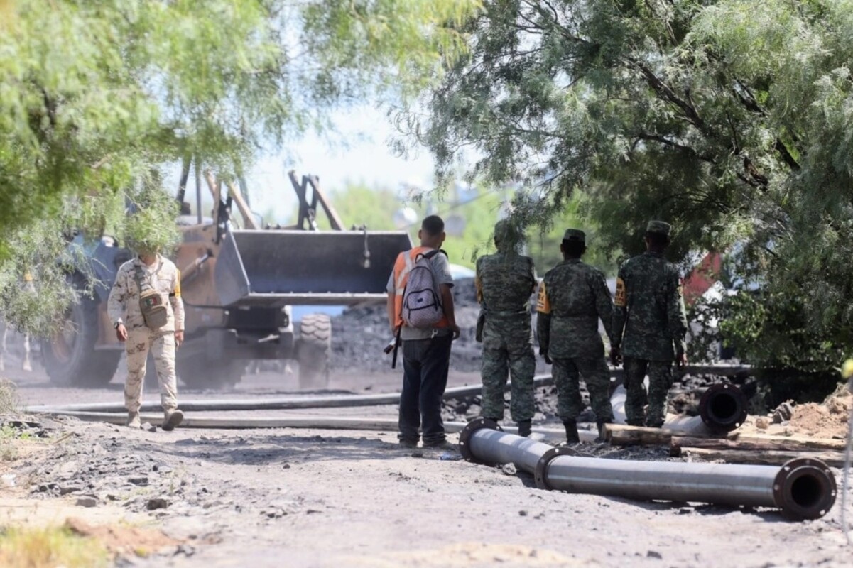 La Comisión Federal de Electricidad (CFE), junto con la Coordinación Nacional de Protección Civil (CNPC), comenzaron el 11 de diciembre los trabajos de búsqueda y recuperación de los restos de 10 mineros atrapados en la mina carbonera de El Pinabete, ubicada en el municipio de Sabinas, en Coahuila.