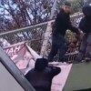 Policías de la CDMX evitan una tragedia desde un puente peatonal