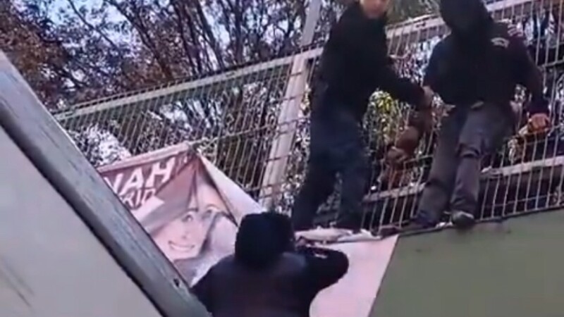 Policías de la CDMX evitan una tragedia desde un puente peatonal