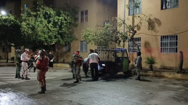 Prenden fuego a dos mototaxis en las Supermanzanas 200 y 251 de Cancún.