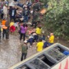Tragedia en Honduras: 13 muertos y 30 heridos tras caer autobús desde un puente (VIDEO)