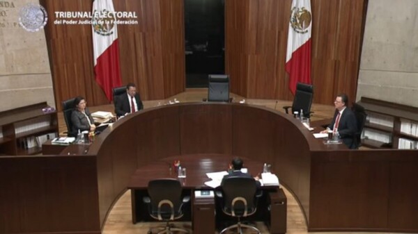 Huye presidente del TEPJF para no enfrentar su renuncia