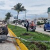 Vuelca camioneta en el bulevar Colosio de Cancún