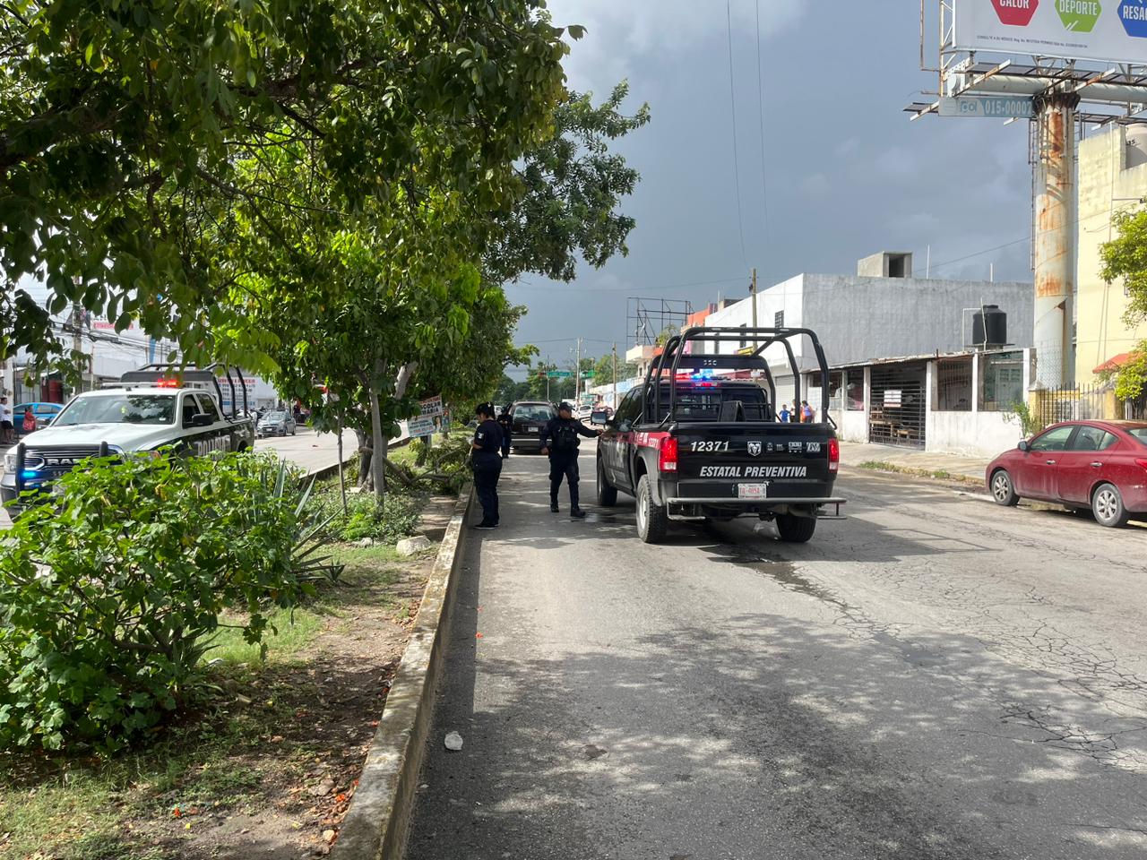 Balean a una mujer por un conflicto vial en la avenida Nichupté de Cancún