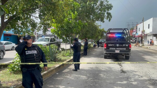 Balean a una mujer por un conflicto vial en la avenida Nichupté de Cancún