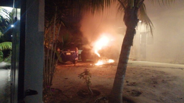 Incendio de vehículo moviliza a bomberos hasta Bahía Azul