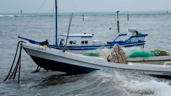 Por mal tiempo, cierran 14 puertos en la Península de Yucatán