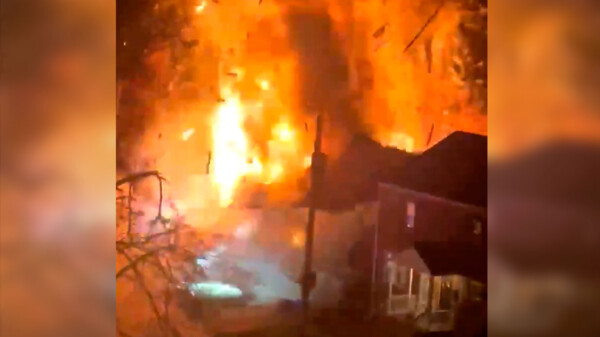 Explosión destruye casa en Virginia durante cateo policiaco