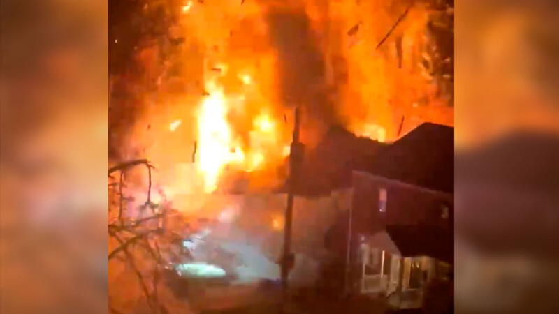 Explosión destruye casa en Virginia durante cateo policiaco