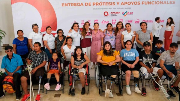 Entrega Mara Lezama prótesis de miembros inferiores y apoyos funcionales en Chetumal