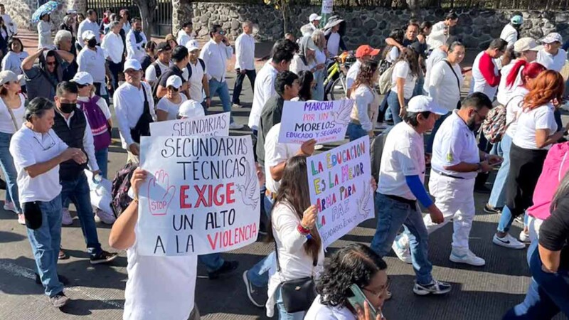 Marchan 25 mil docentes en Morelos, exigen seguridad