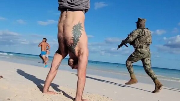 En Tulum, Instructor de yoga capta persecución de militares en la playa