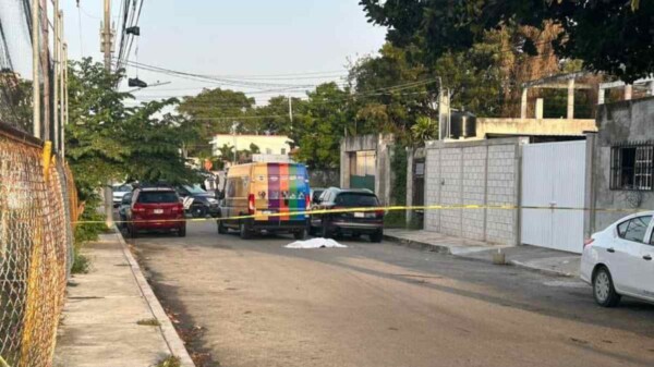 En Playa del Carmen indigente muerte aplastado por una camioneta