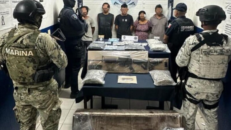 Detienen a 8 y decomisan 240 dosis de narcóticos en Playa del Carmen