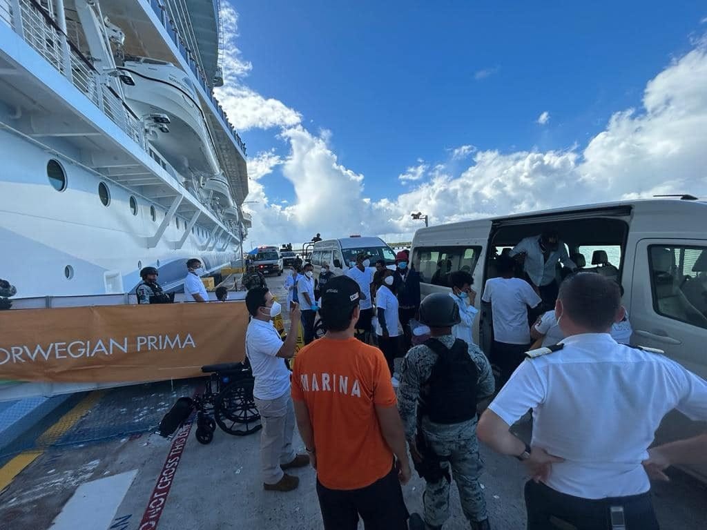 Auxilia la Marina a 12 balseros cubanos rescatados por un crucero cerca de Mahahual; se brindó apoyo médico a los náufragos avistados por el “Norwegian Prima”.