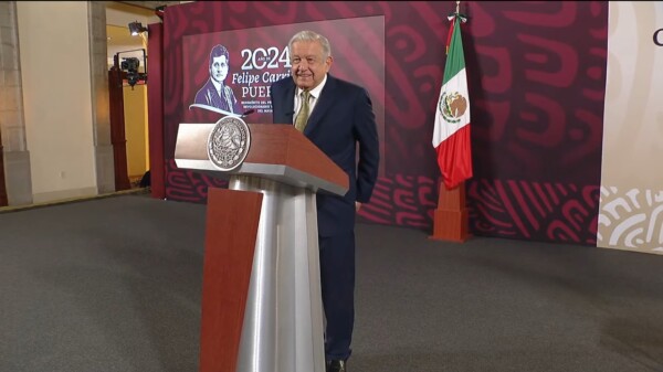 Reitera AMLO mentiras de Sanjuana Martínez