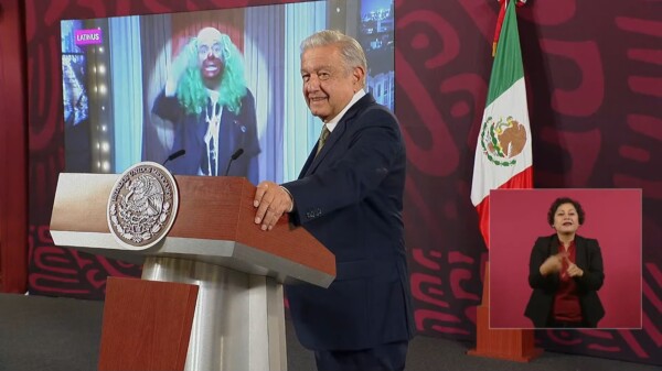 Brozo se derechizó, aún en su estilo, era más fino: AMLO