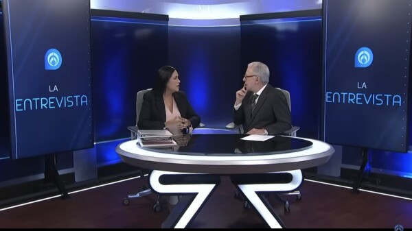 Crónica de un “tropezón”; exhibe Ariadna Montiel a López-Dóriga