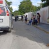 Auxilian marinos a una mujer accidentada en la Costera de Bacalar.