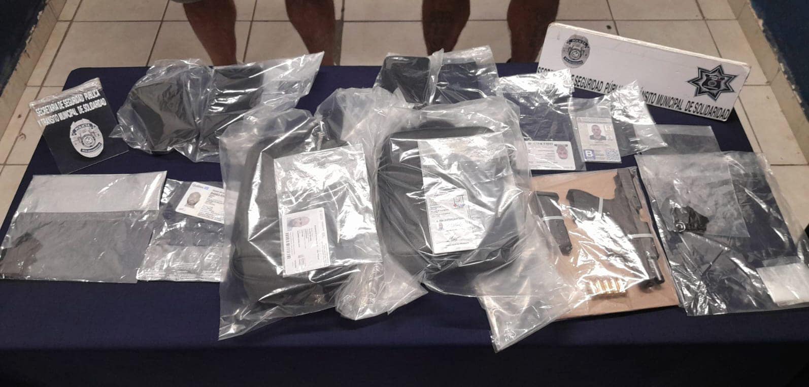 En Playa del Carmen aseguran a dos canadienses con drogas y un arma; Eric "N" y Allard "N" tenían en su poder metanfetaminas y una pistola.