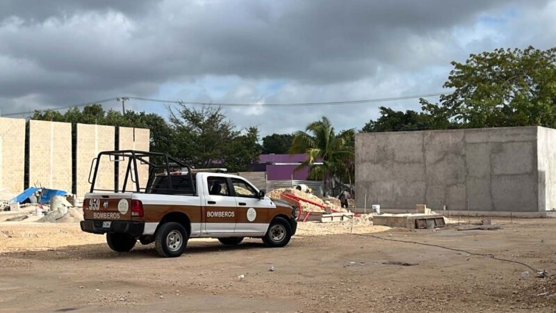 Cae muro en construcción sobre un obrero en la Región 222 de Cancún