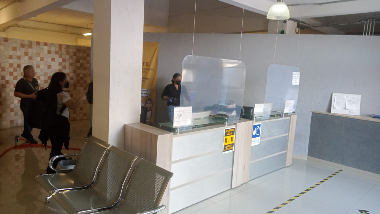 Catea la Fiscalía las oficinas de la Desarrolladora Riviera Maya; investigan las autoridades por el delito de administración fraudulenta.