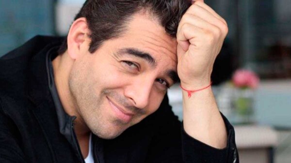 Celebra Omar Chaparro que ya es ciudadano estadounidense