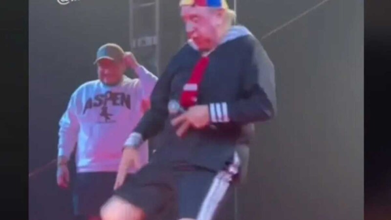 Critican a Carlos Villagrán por bailar como 'Kiko' a sus 80 años