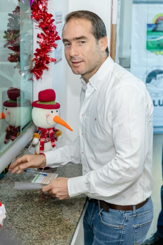 Diego Castañón pone en marcha programa de estímulos fiscales “Tulum se Transforma”; el presidente municipal cumplió con su pago como contribuyente.