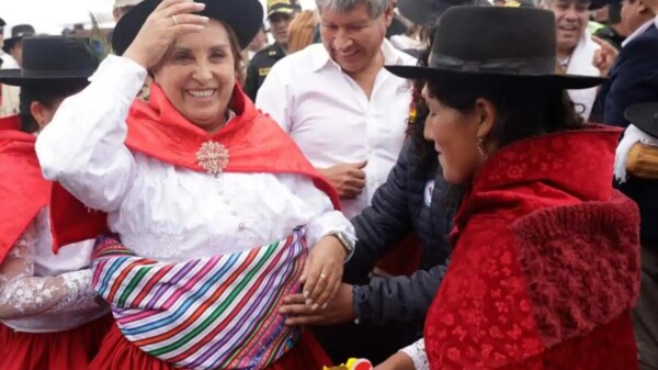 Jalón de greñas a Dina Boluarte obliga a cambiar jefe de policía