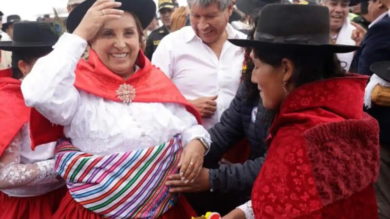 Jalón de greñas a Dina Boluarte obliga a cambiar jefe de policía