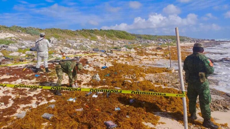 Hallan 22 paquetes de cocaína en una playa de Cozumel
