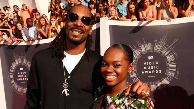 Hija de Snoop Dogg sufre un derrame cerebral