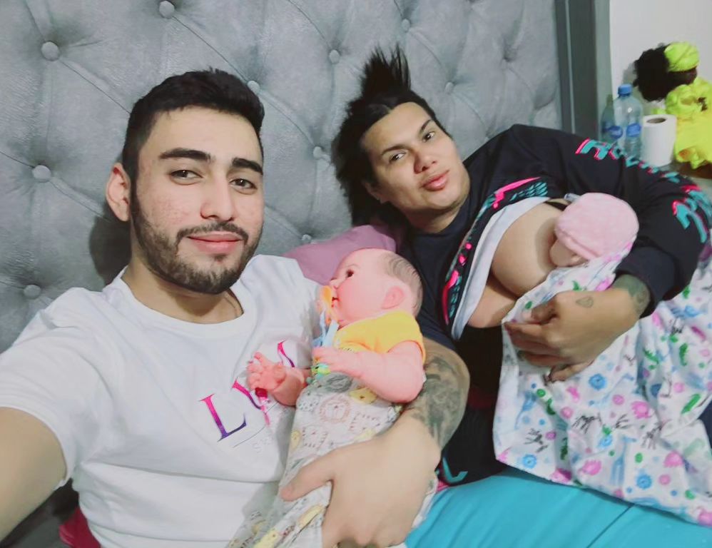 Kimberly 'La más preciosa' preocupa a sus fans al presumir a sus "hijos" de plástico