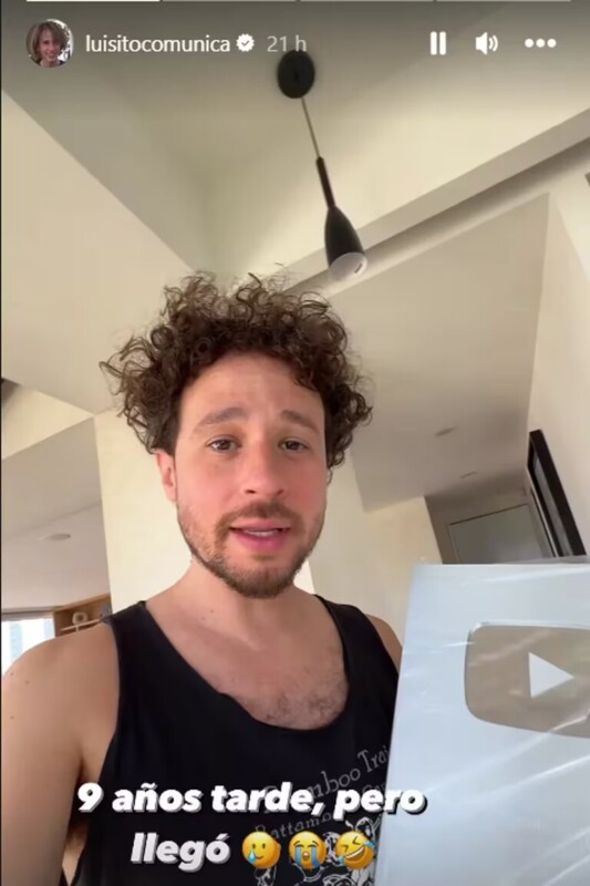 Nueve años después, Luisito Comunica recibe placa de YouTube 100 mil suscriptores