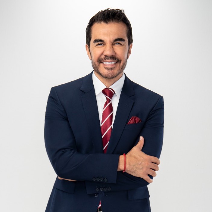 Por demanda laboral, embargan casa de Adrián Uribe