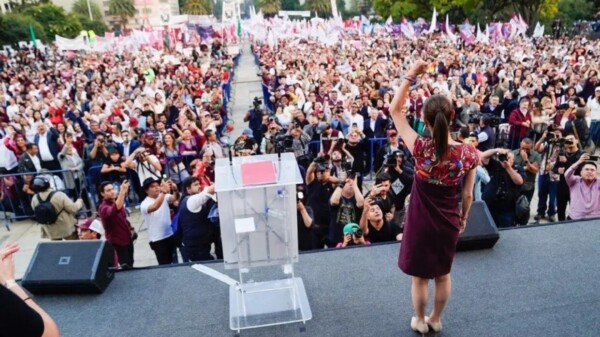 Cierra Sheinbaum precampaña en el Monumento a la Revolución