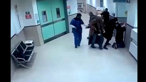 Soldados israelíes encubiertos asaltan hospital en Cisjordania